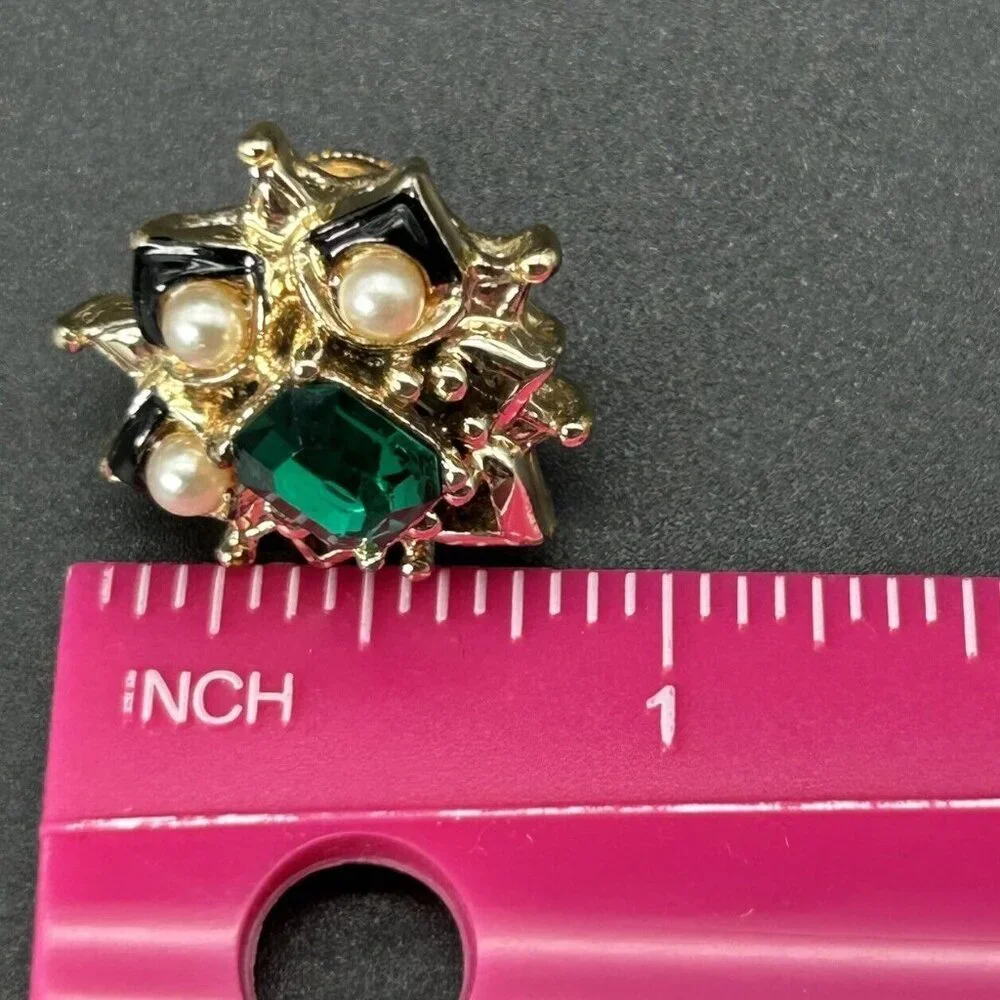Vintage Coro Brooch & Screw Back Earrings Emerald Color Stone Faux Pearl Cluster